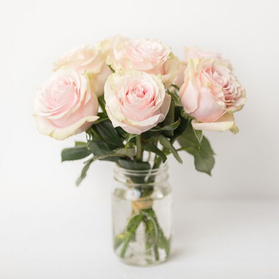 сортовые розы в местной флористической студии в Перми