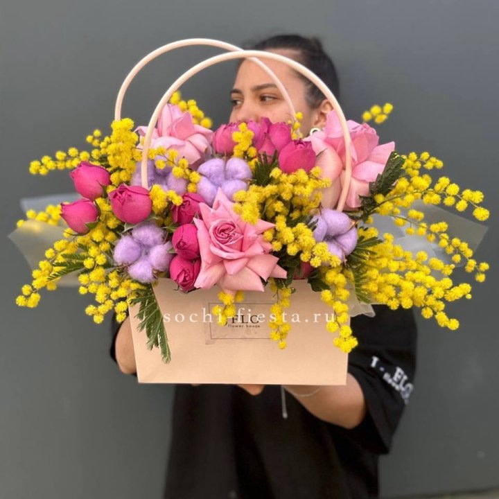 Сумочка мимозы и роз "Примавера" в Перми