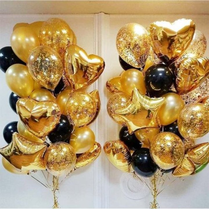 Фонтан шаров "Чёрное золото" в Перми