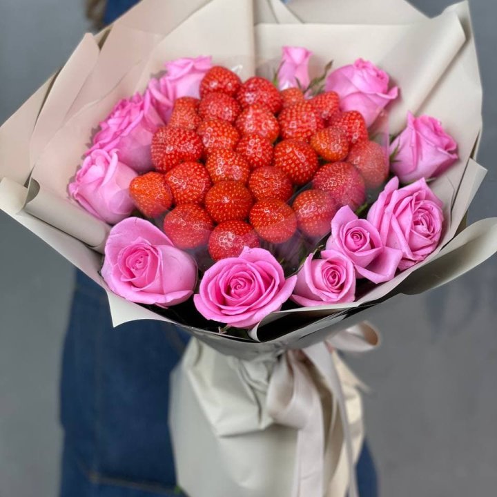 Клубника и розы в Перми