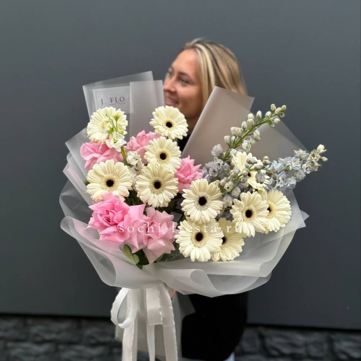 Букет роз и гербер в Перми