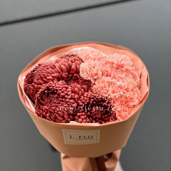 Букет хризантем и диантусов  в Перми