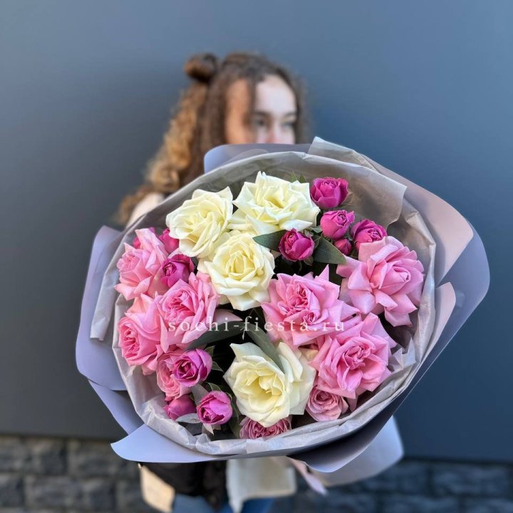 Букет французских и пионовидных роз в Перми