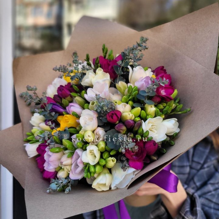 Букет фрезий "Радуга" в Перми