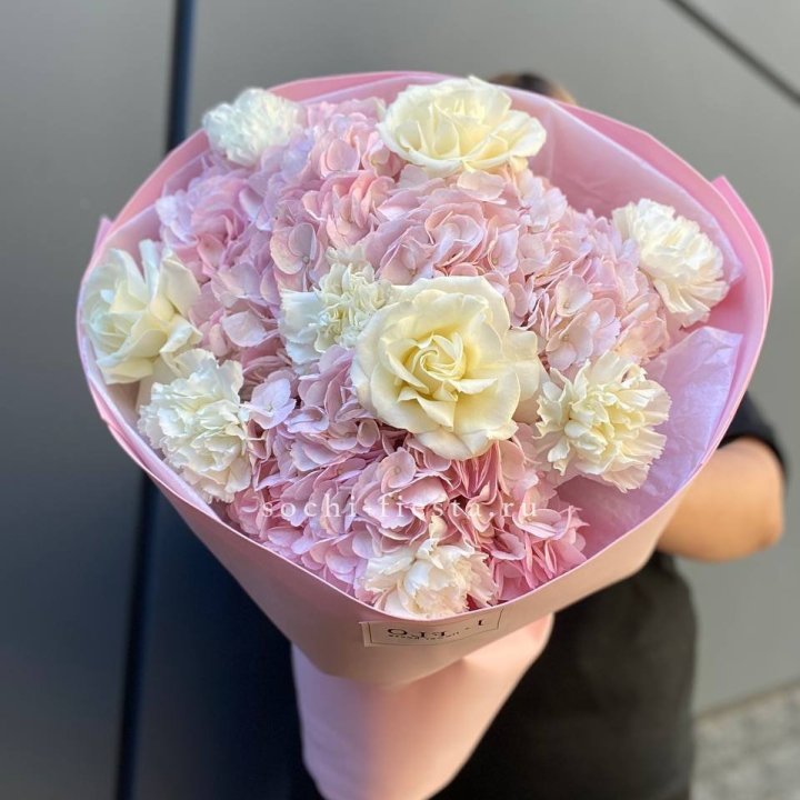  Букет гортензий и роз  в Перми