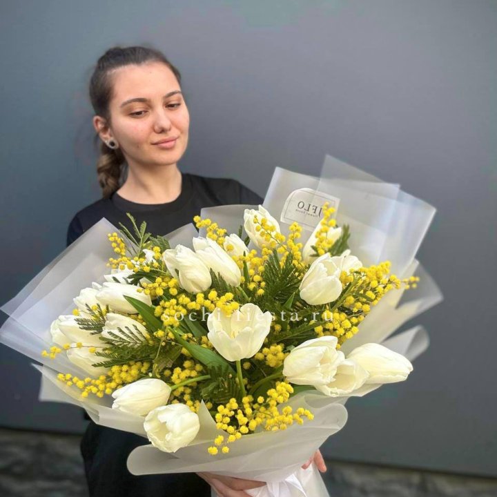 Букет тюльпанов и мимозы в Перми