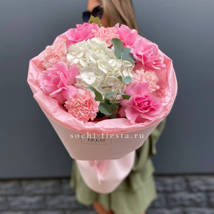  Букет роз и гортензии "Навола" в Перми