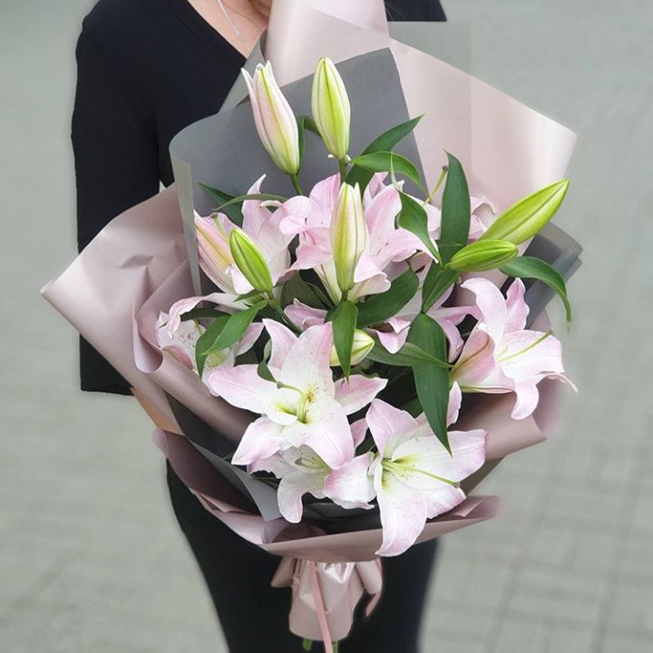 Букет розовых лилий в Перми
