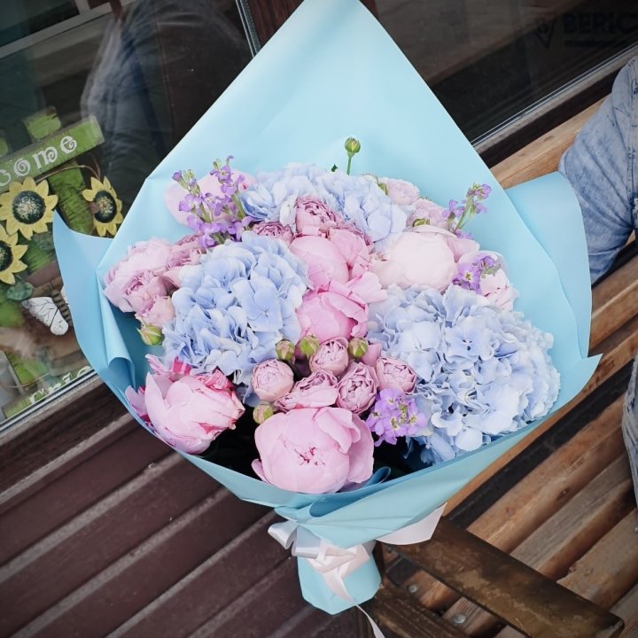Букет с гортензиями "Блубери" в Перми