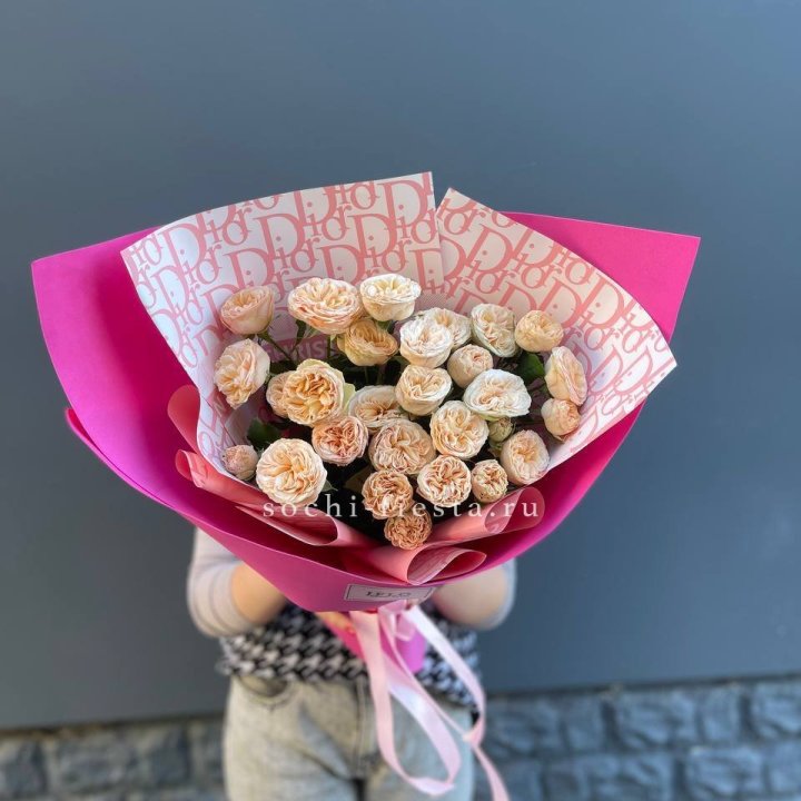 9 пионовидных роз в Перми