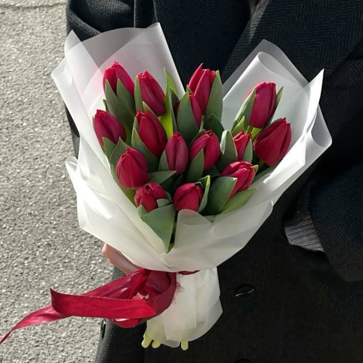 15 красных тюльпанов в Перми