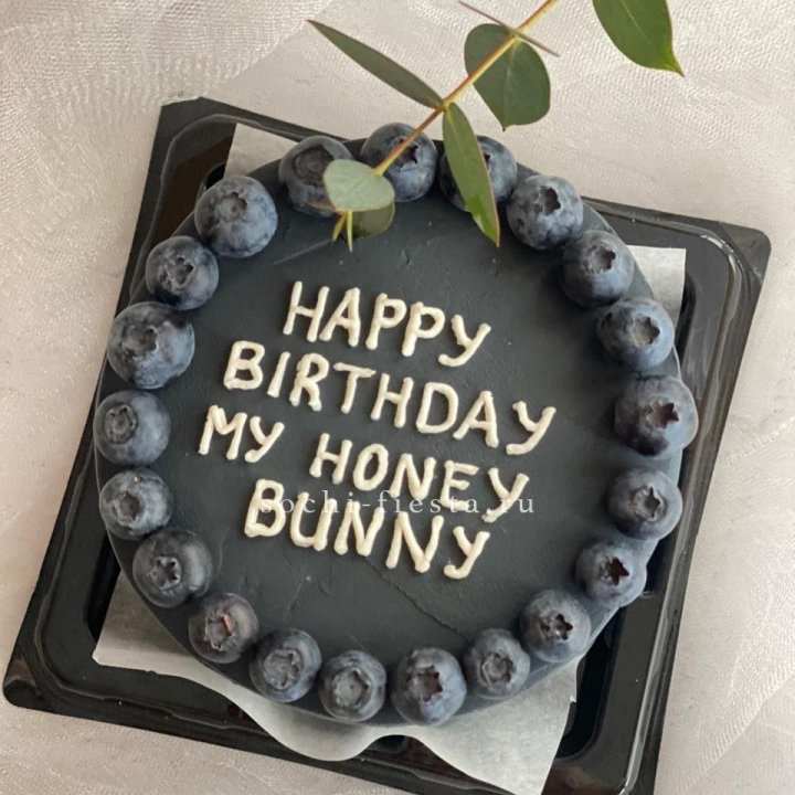 Бенто-торт "С днем рождения" с ягодами в Перми