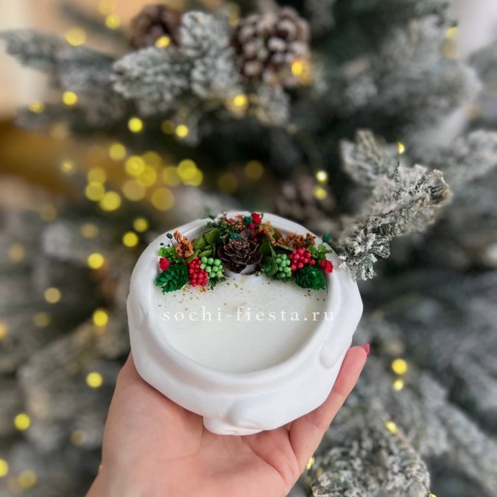 Свеча ароматическая в гипсе Руки с шишкой в Перми