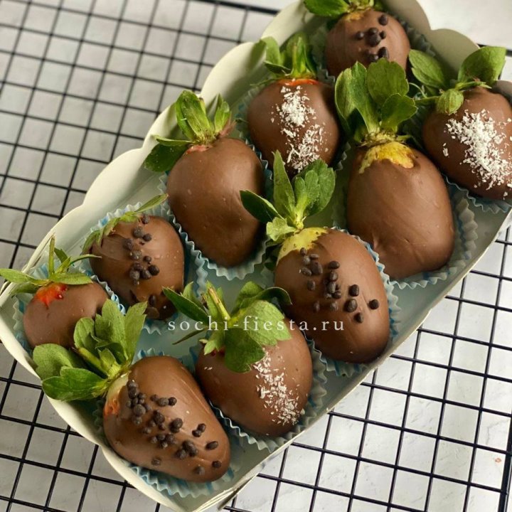 Клубника в шоколаде 10 ягод в Перми