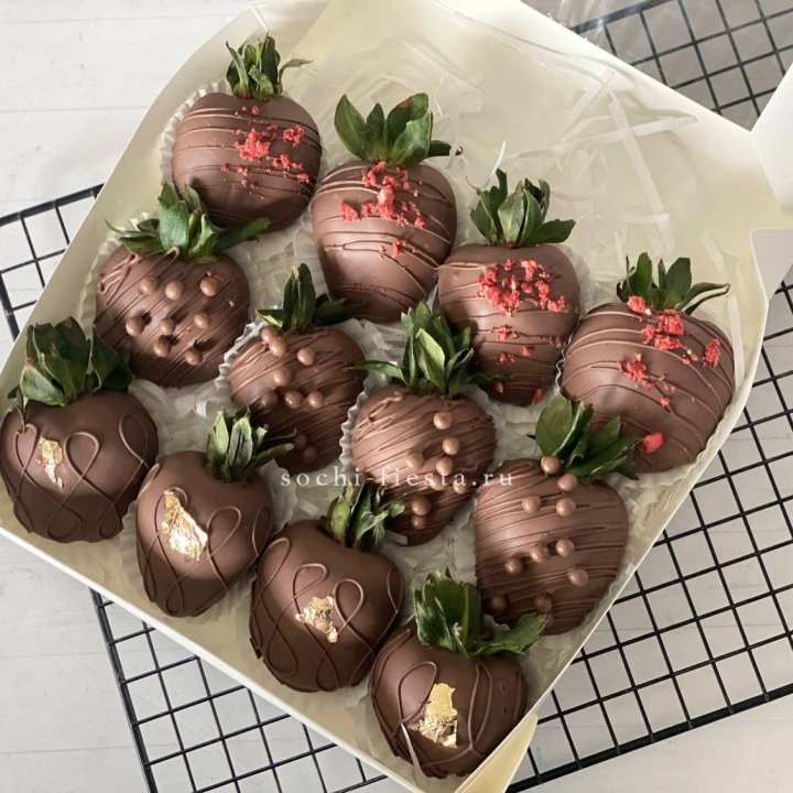 Клубника в шоколаде 12 ягод в Перми