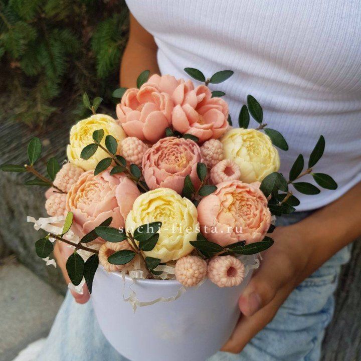 Шоколадный букет с ягодами в Перми