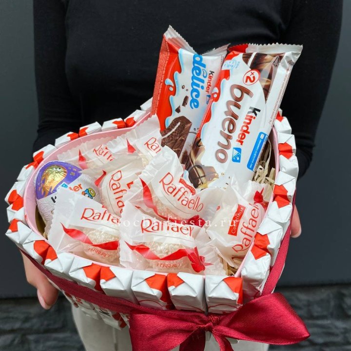 Подарочный набор сердце с Киндерами и Рафаэлло в Перми