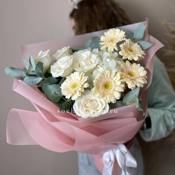 Букет роз, гортензии, гербер  в Перми