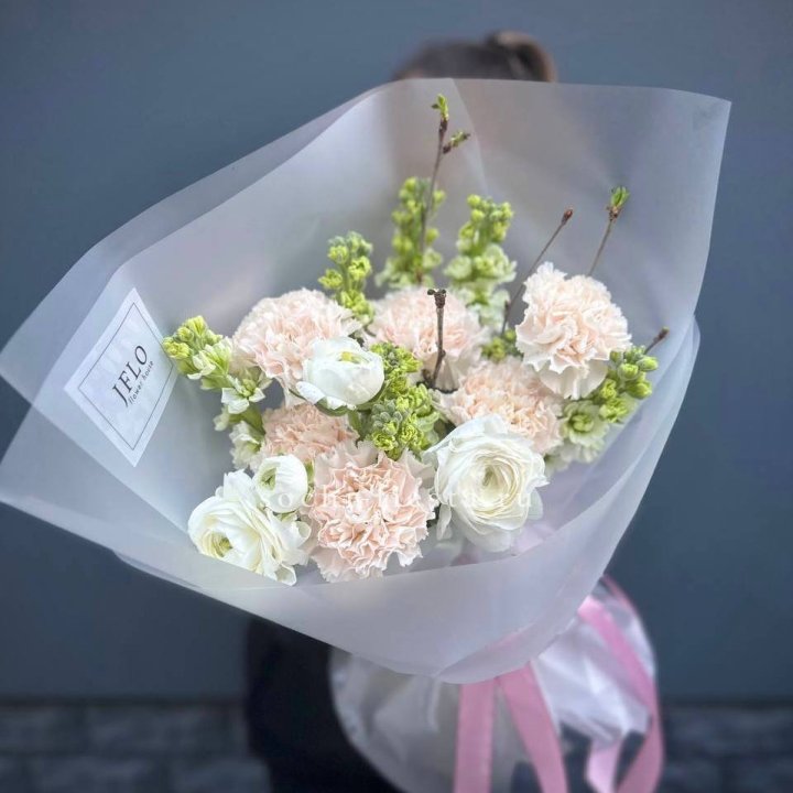 Букет маттиолы и ранункулюсов  в Перми