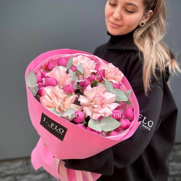 Букет французских и пионовидных роз "Ламиносо" в Перми