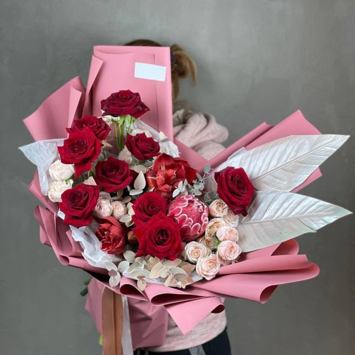 Дизайнерский букет "Ред Вильвет" в Перми