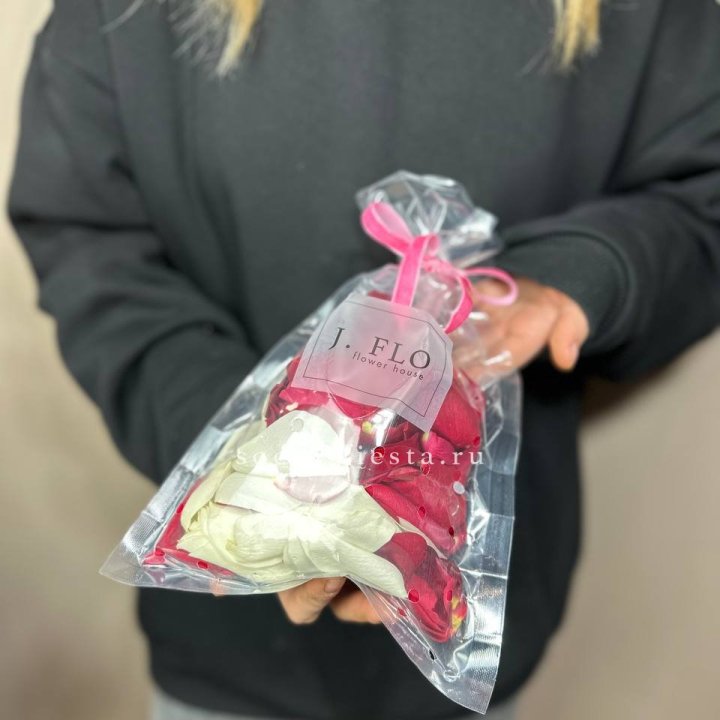 Лепестки роз в Перми