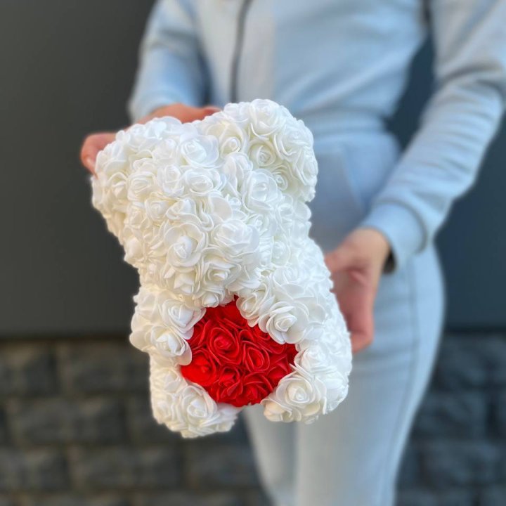 Медведь с красным седцем в Перми