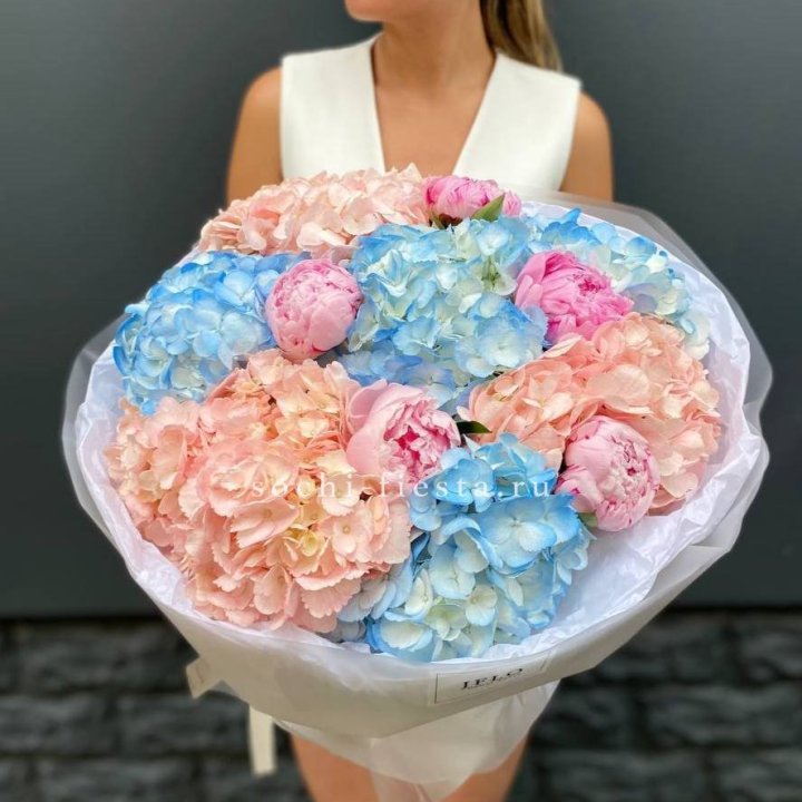 Дуобукет гортензии с пионами  в Перми