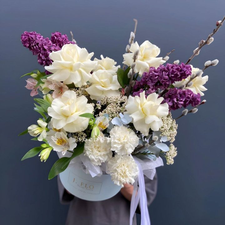 Цветочный бокс Французских роз и Сирени в Перми