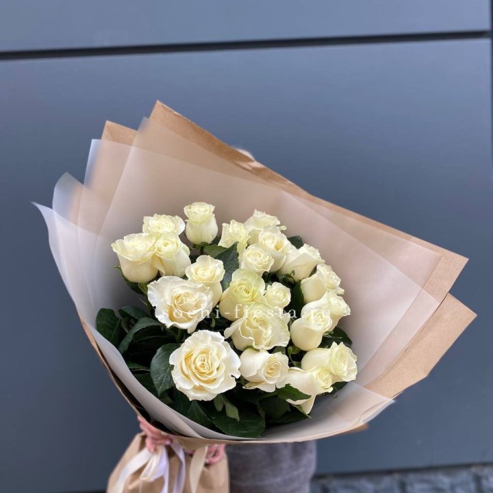  Букет  высоких белых роз   в Перми