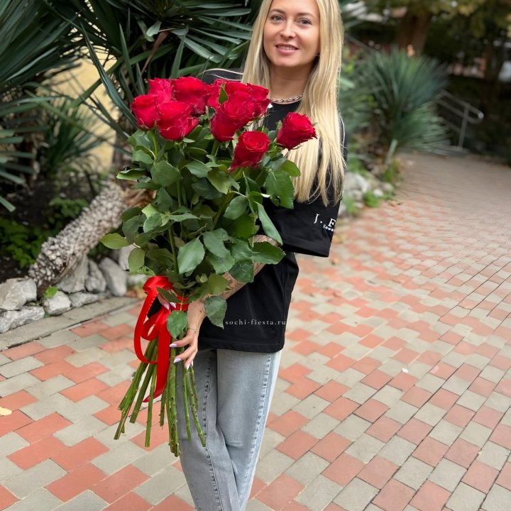 15 высоких красных роз в Перми