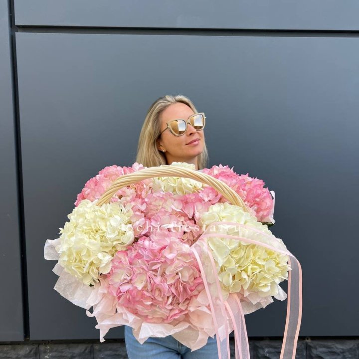 7 гортензий в корзине в Перми