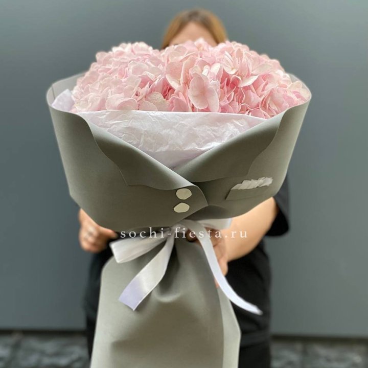  Букет  пиджачок из 5 гортензий в Перми