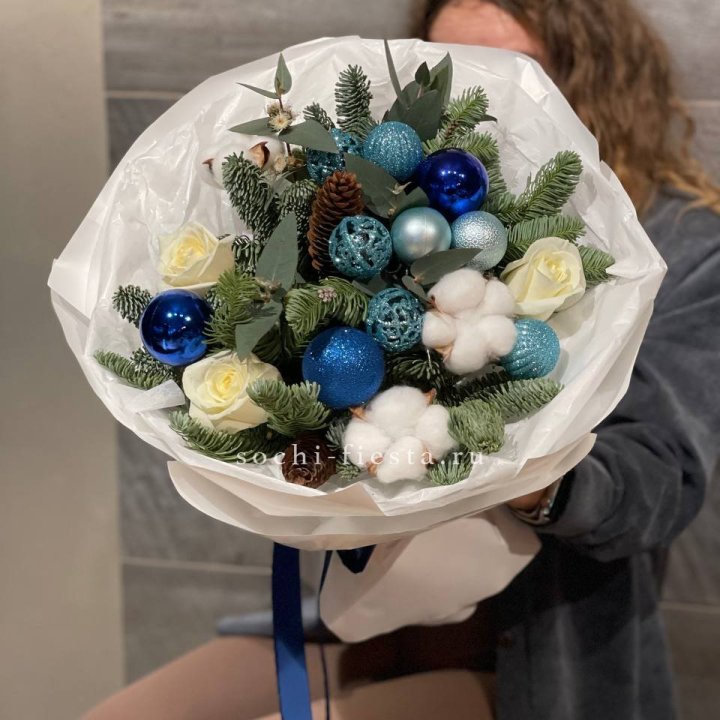 Новогодний букет "Синий иней" в Перми