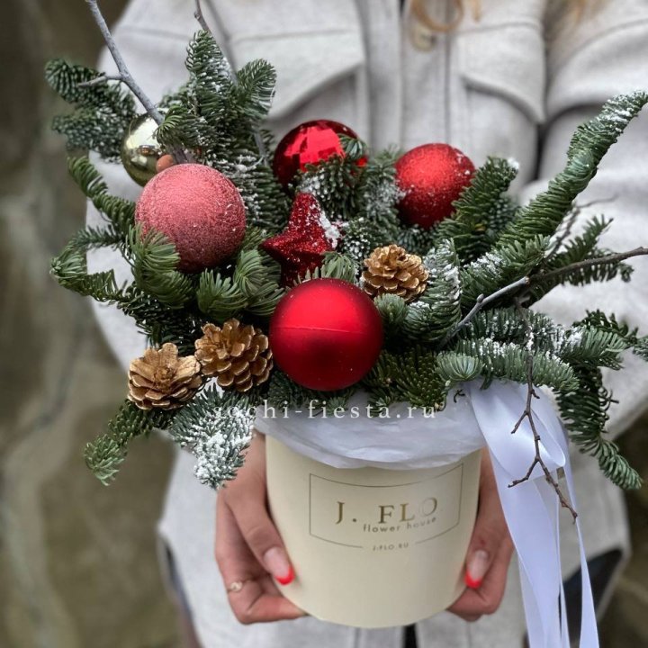 Новогодняя композиция в коробке ред в Перми