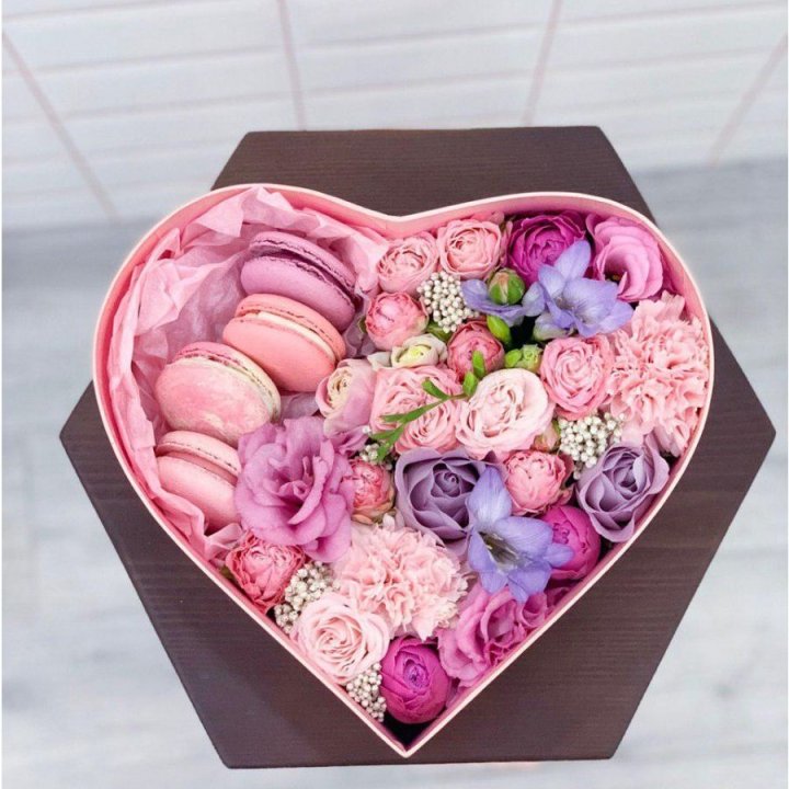 Бокс-сердце с макаронс  в Перми