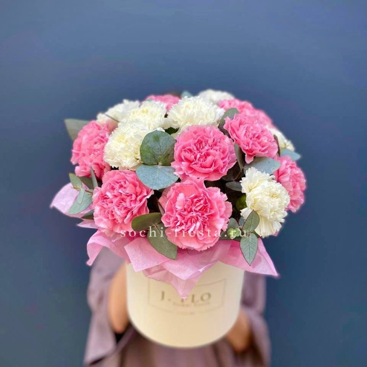 Диантусы в цилиндре в Перми