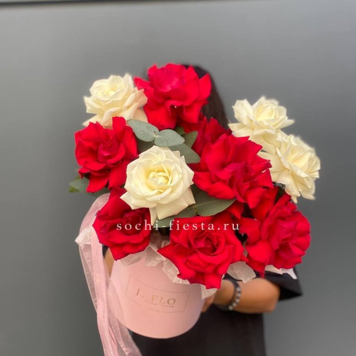 13 Французских роз в боксе в Перми