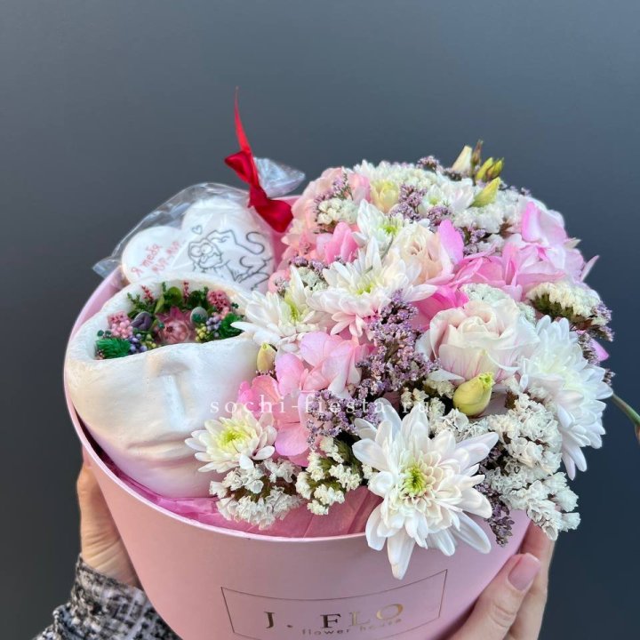 Цветы и свеча в коробке в Перми