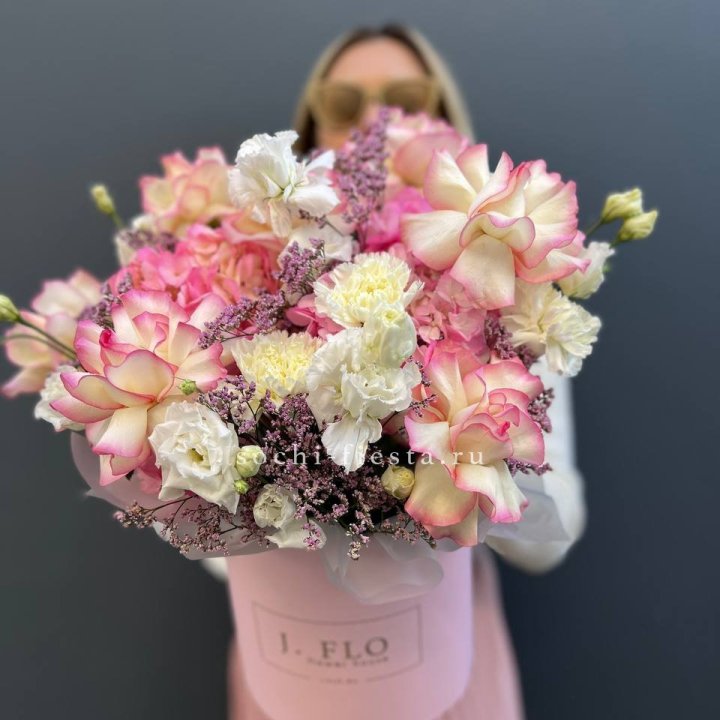 Цветочная композиция "Глория" в боксе в Перми