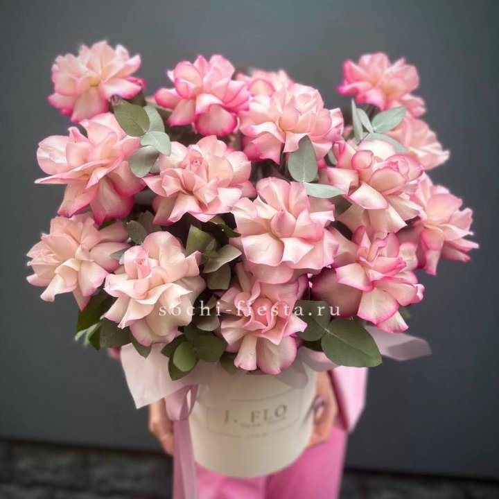 17 Французских  роз Венди в боксе в Перми