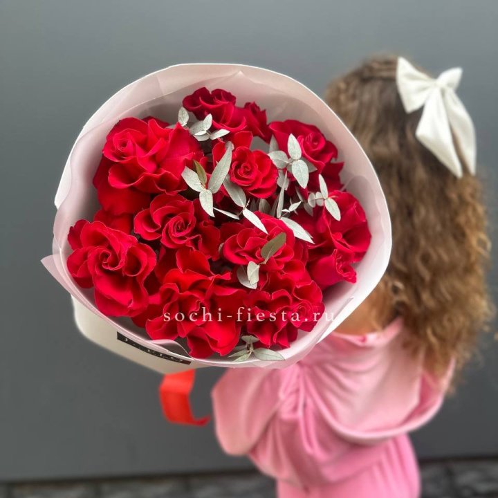 11 Красных французских роз в Перми