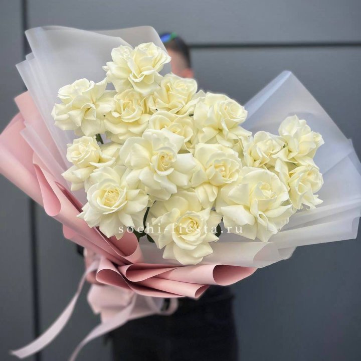 Букет из 15 французских роз Вайт дрим в Перми