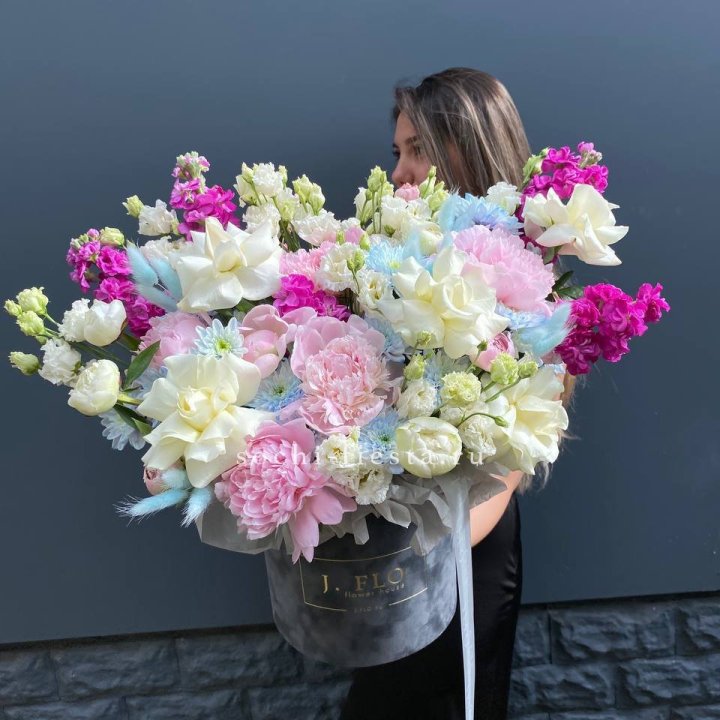 Дизайнерский цилиндр "Пионы гарден" в Перми