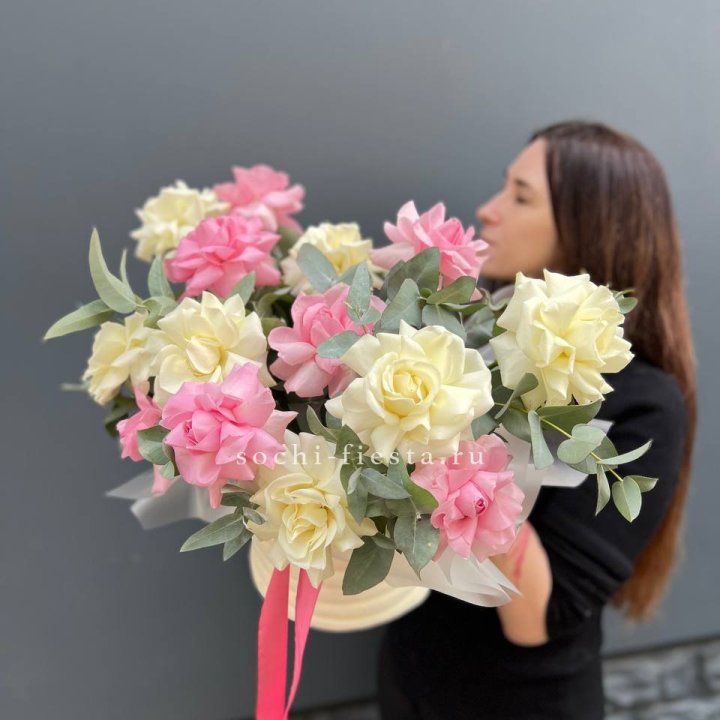 Зефирный бокс из 17 французских роз микс в Перми