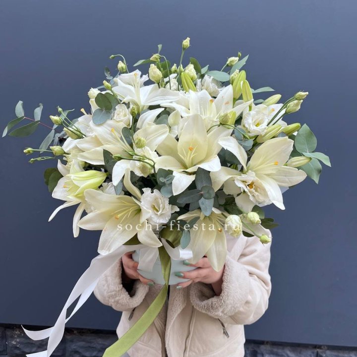 Бокс лилий и эустомы в Перми