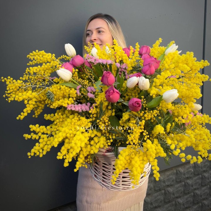 Цветочная корзина с мимозой "Спринг" в Перми