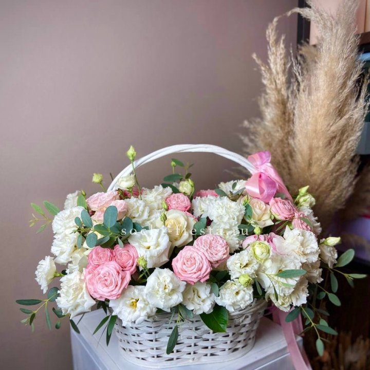 Цветочная корзина "Пинки вайт" в Перми