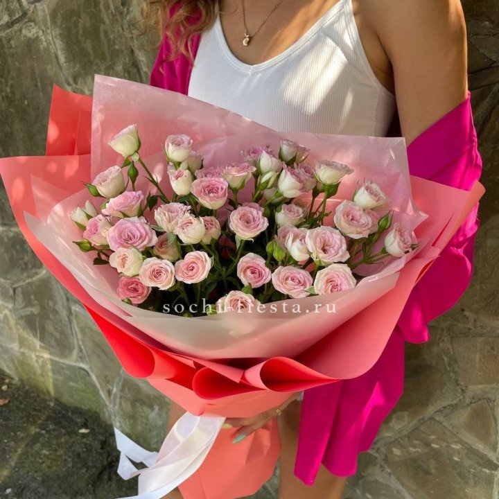 Розовые кустовые розы в Перми