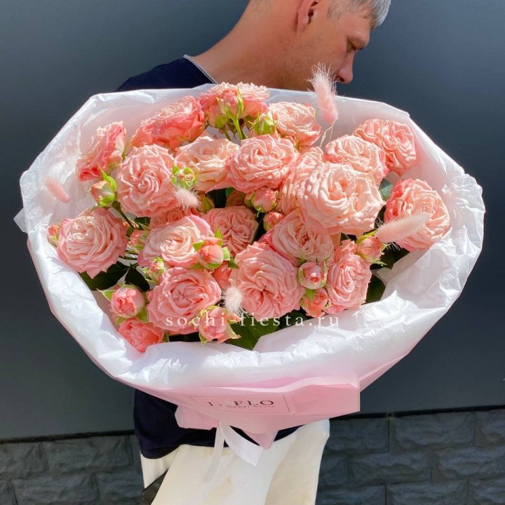 Пионовидные розы Мадам Бомбастик в Перми